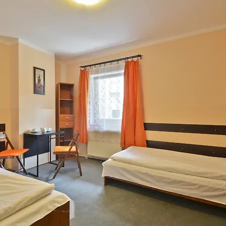 旅馆 红地毯旅舍 *