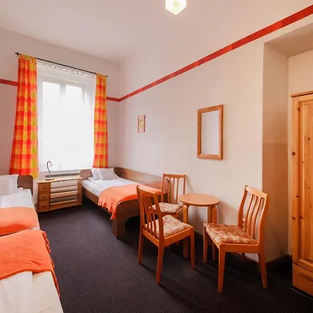 红地毯旅舍 旅馆 *