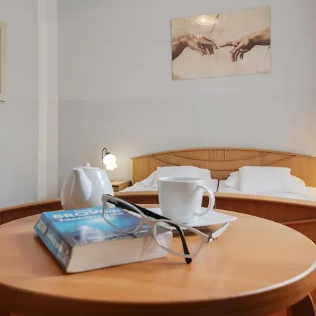 Red Carpet Albergue *