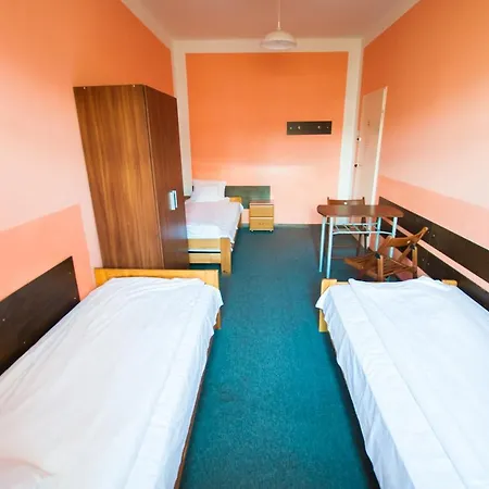 红地毯旅舍 旅馆 *