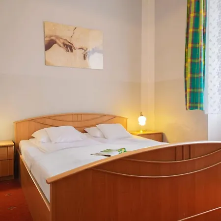 红地毯旅舍 旅馆